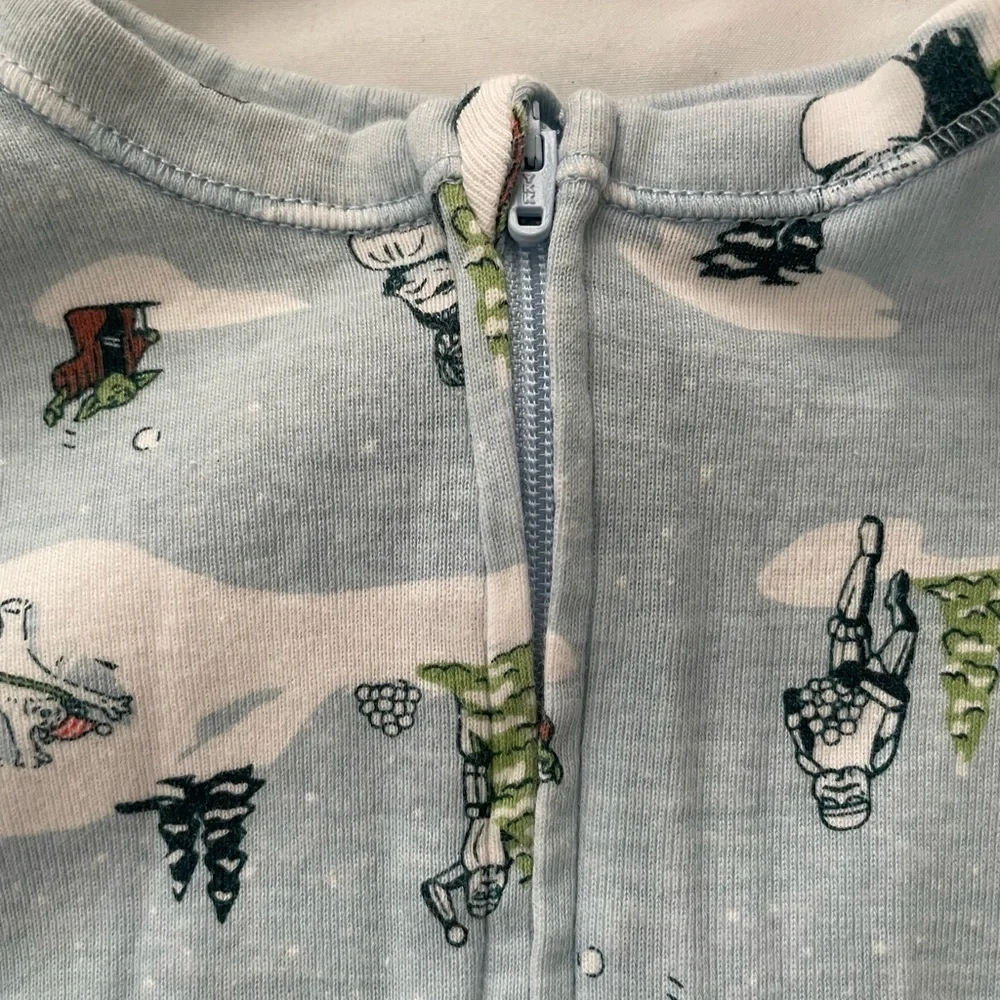 Old Navy Star‎ Wars Baby Blue Winter Holiday Zip Footed Sleeper Pajamas 0-3M